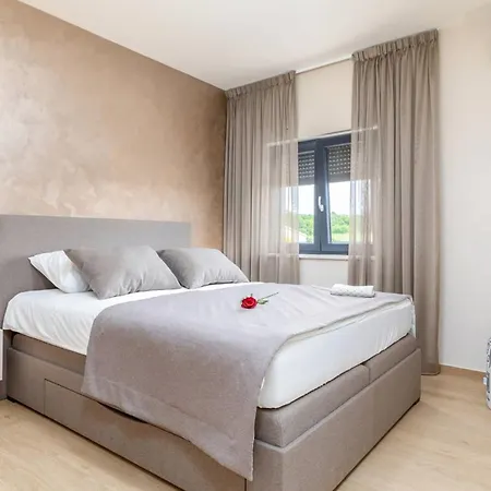 Charming Fleury Villa With Private Pool - Before Booking Check The Host Profile! Отель типа 